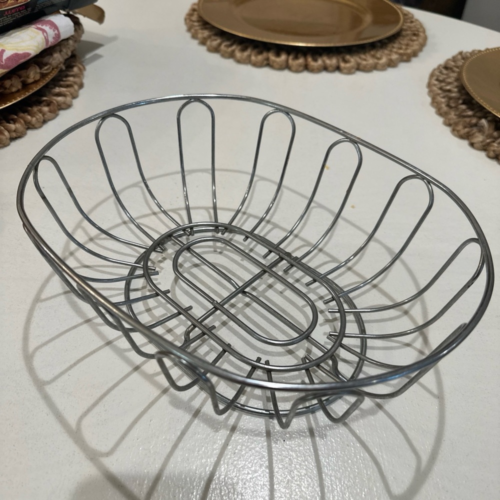 Vintage! X-Large!!!☝🏻 Silver Metal Ovel Basket 11"x 8 3/4"x 4"